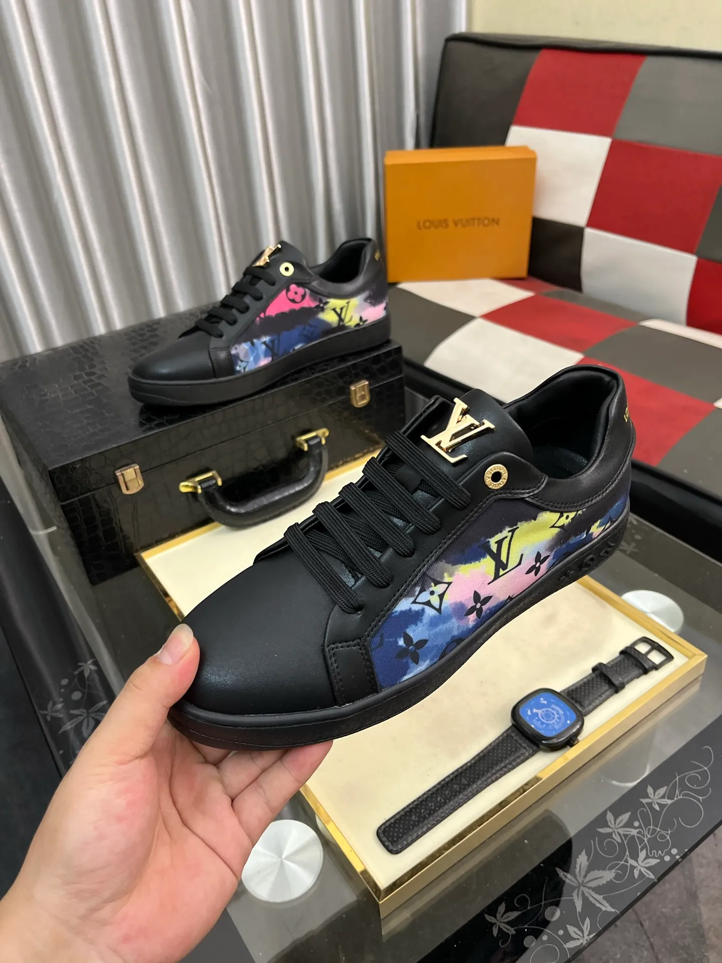 Men's shoes💰400⌚️⌚️"LV" latest men's casual shoes, genuine leather lining, rubber wear-resistant outsole, fine lines and beautiful strips, not too much decoration, European and American style, comfortable and high-end, code number: 38 to 44 45 can be customized, 3️⃣colors are available